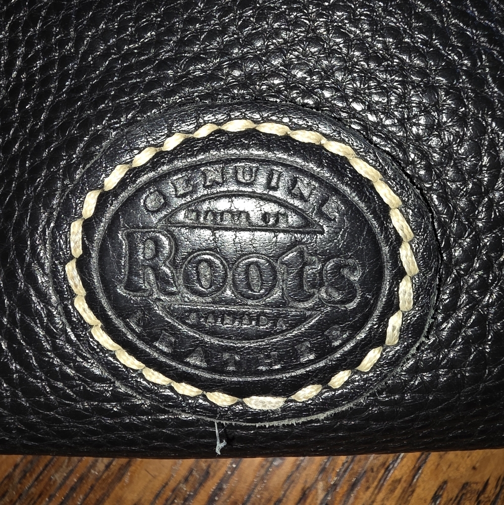 Roots Black Leather Shoulder Tote Bag with Detachable Strap - Picture 2 of 5
